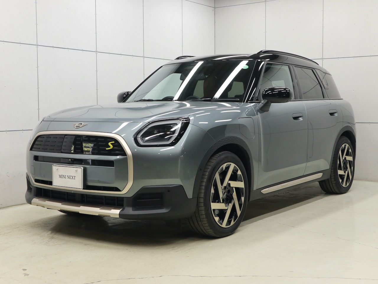 THE NEW ALL-ELECTRIC MINI COUNTRYMAN SE ALL4