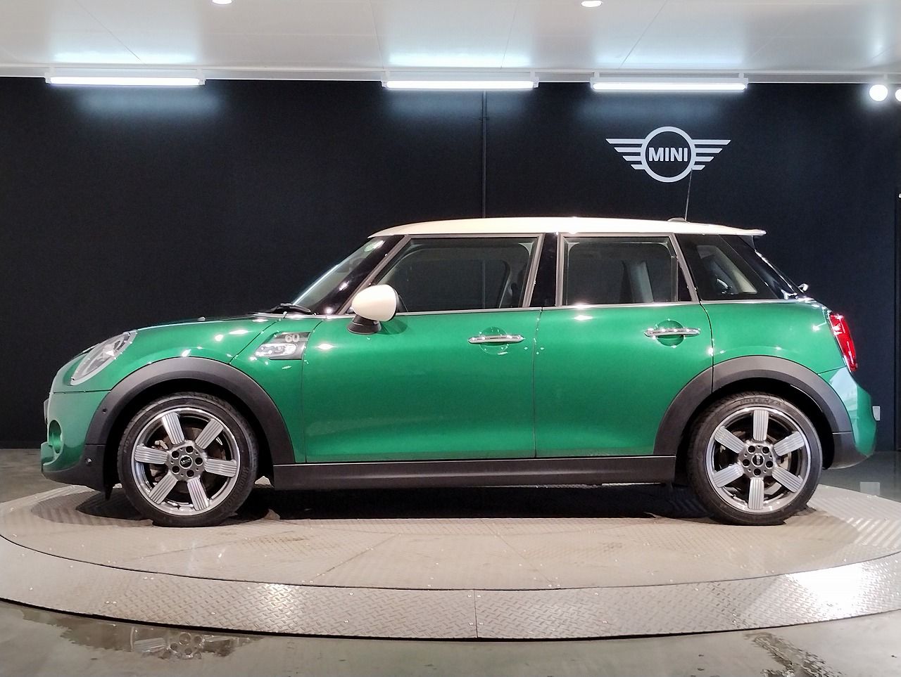 F55 COOPER S D(AT)