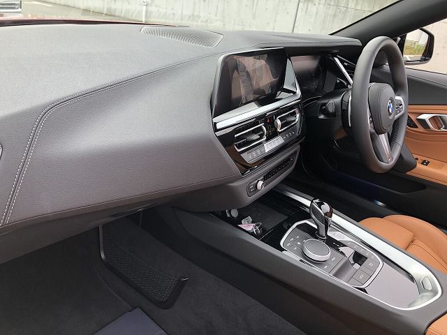G29 z4 sDrive20i RHD