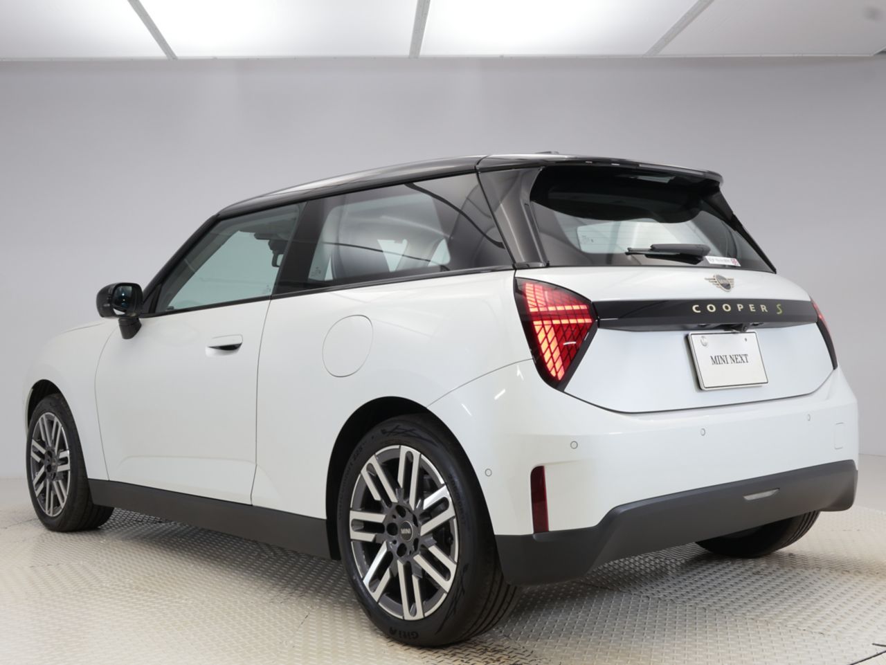 J01 MINI Cooper SE