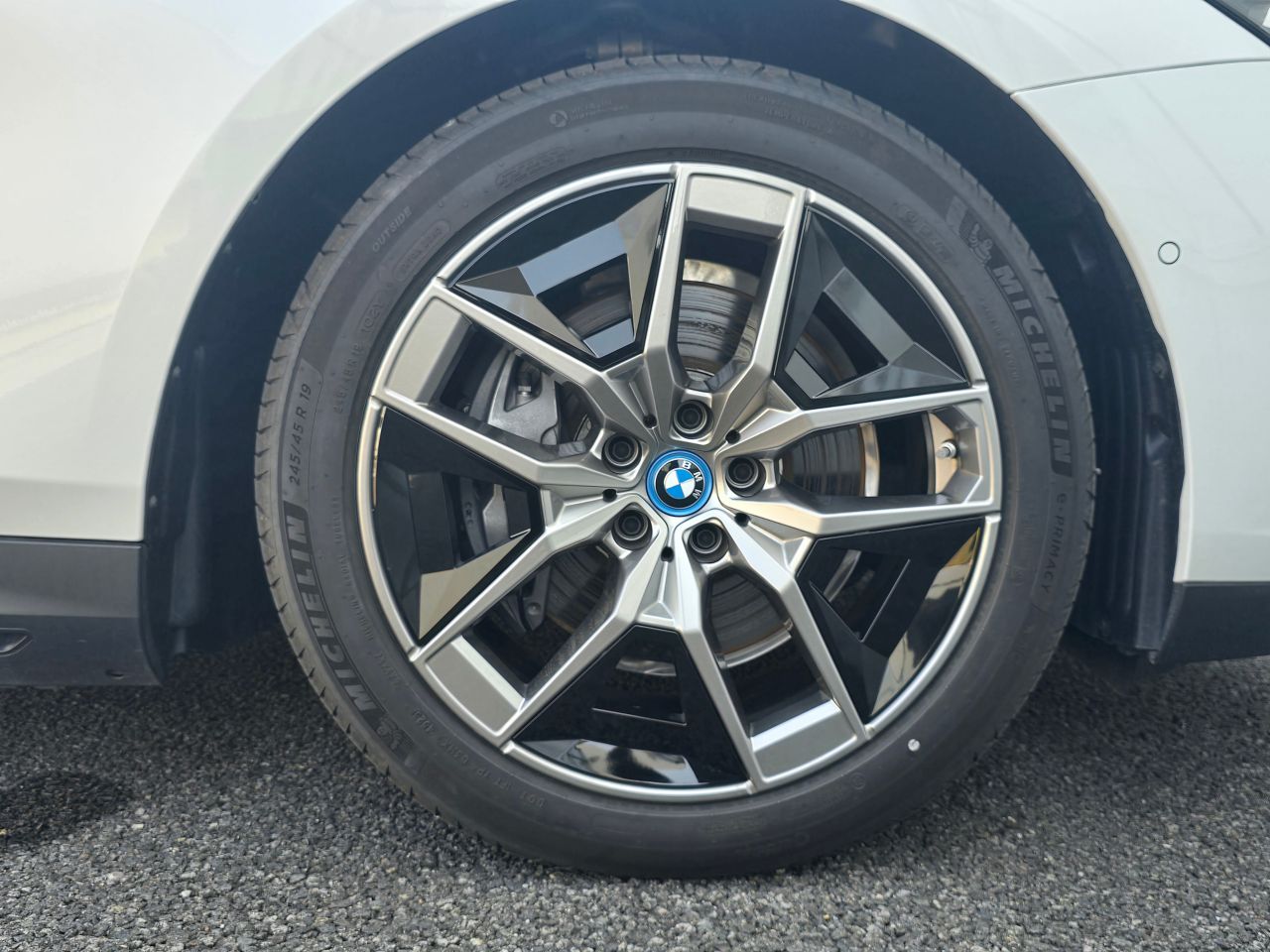 BMW i5 eDrive40 Sedan RHD
