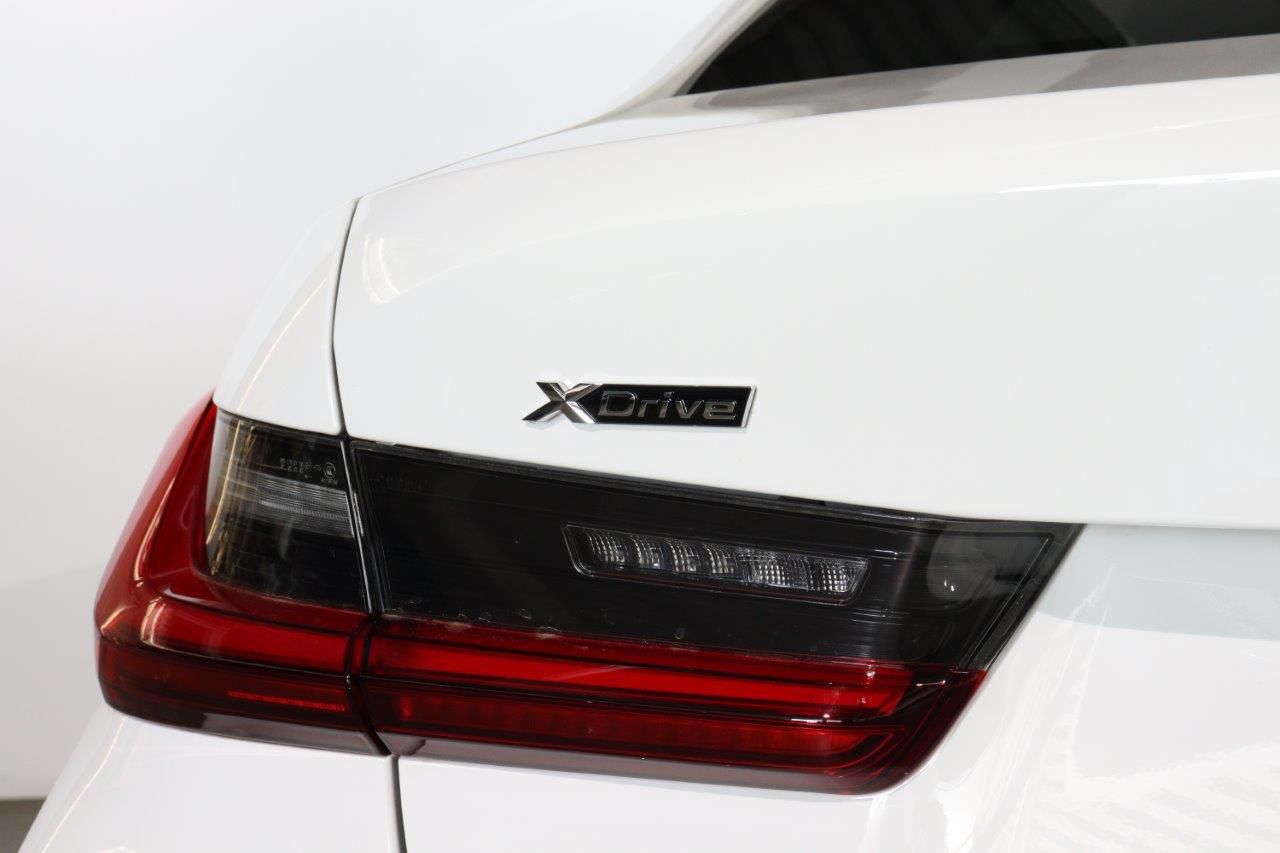 320d xDrive Berline RHD