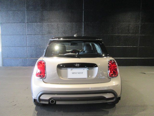 MINI Cooper F56 RHD