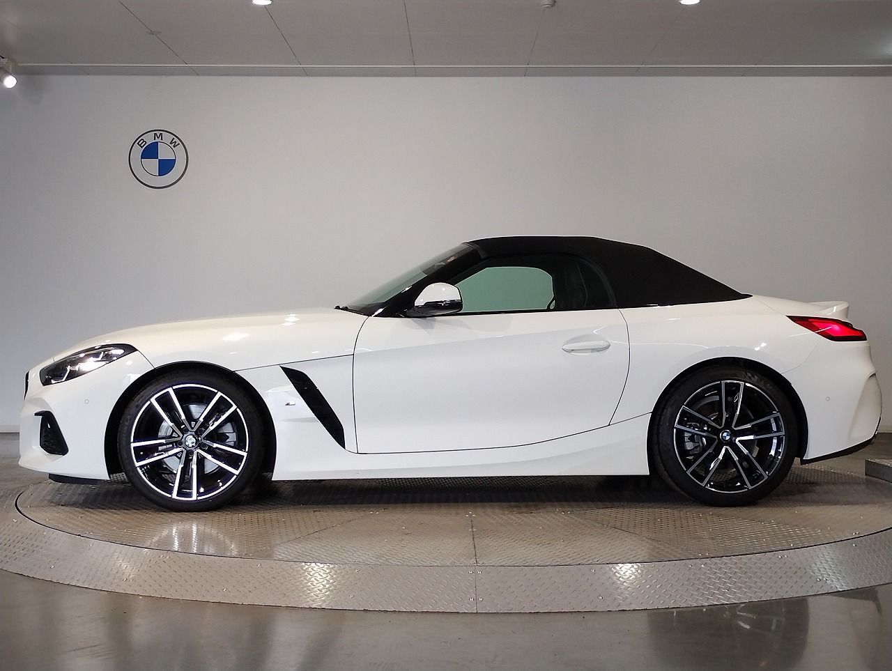 G29 z4 sDrive20i RHD