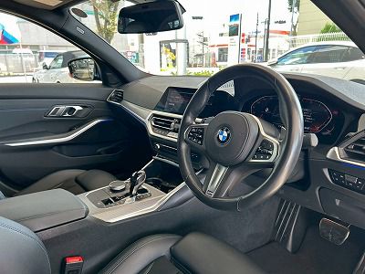 320i Sedan RHD
