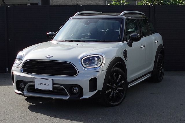 THE NEW MINI COOPER D CROSSOVER.