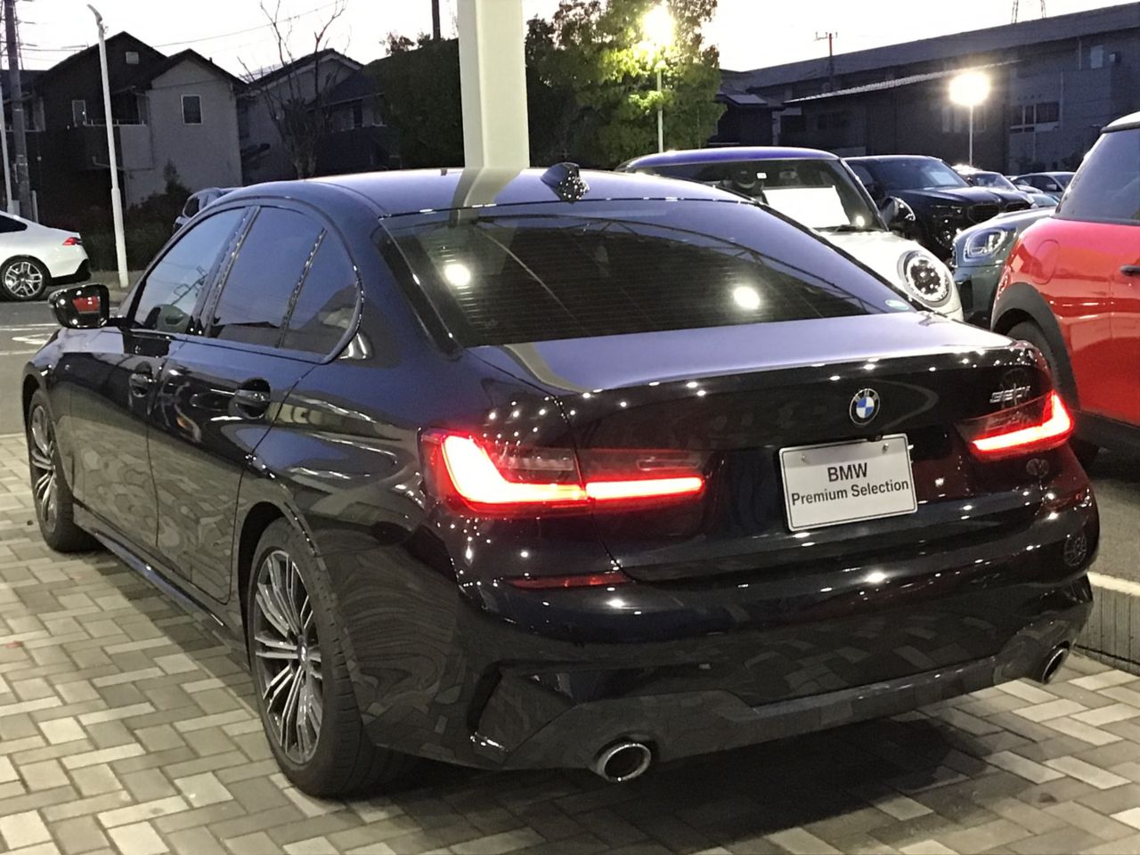 320i Sedan RHD