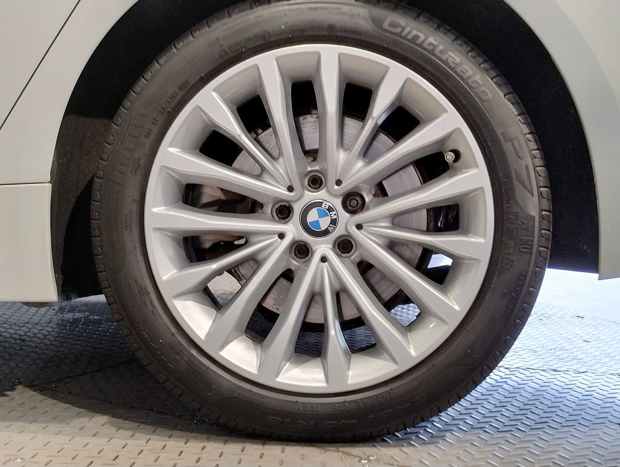 523I