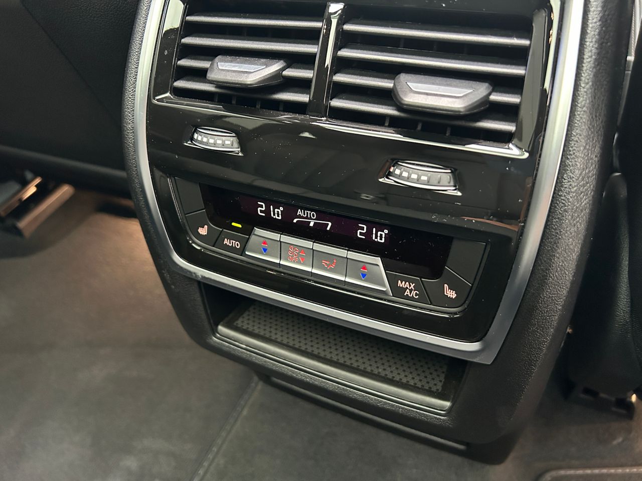 X7 xDrive40d RHD US