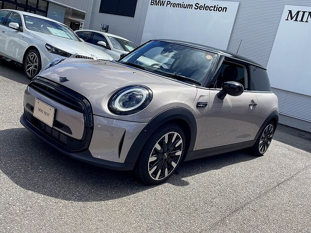 MINI Cooper F56 RHD
