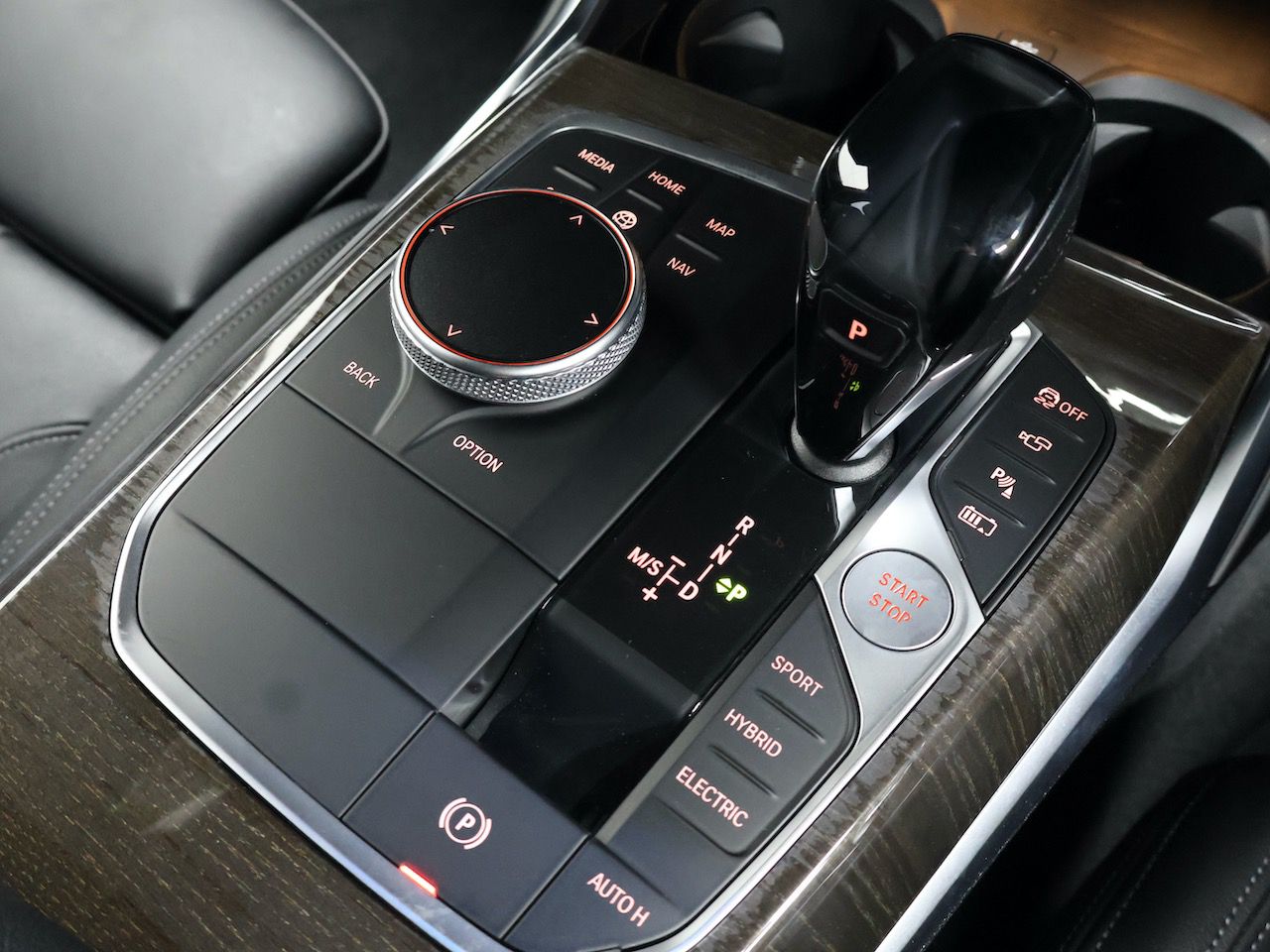 G20 330e Saloon RHD