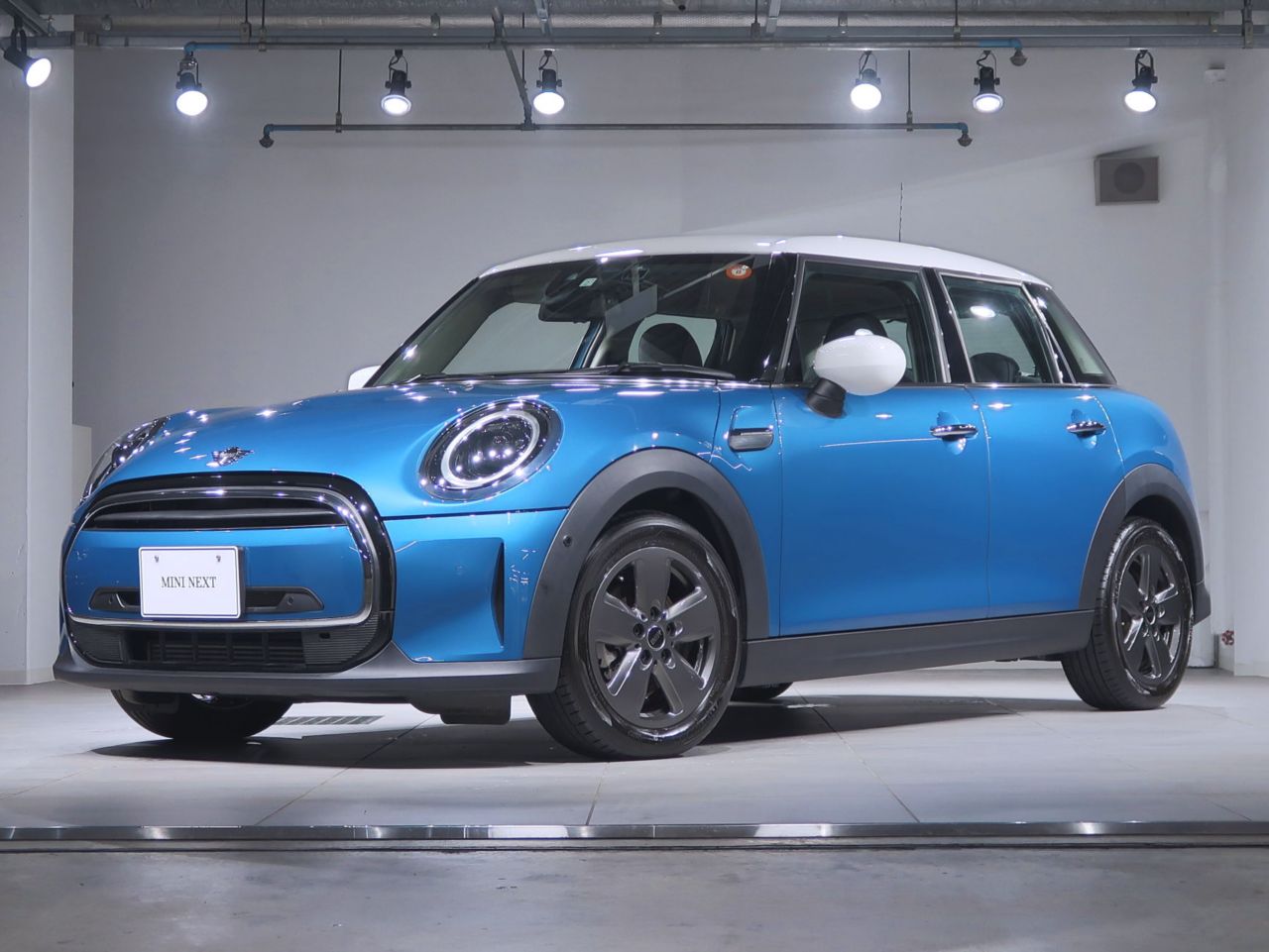MINI COOPER 5 DOOR.