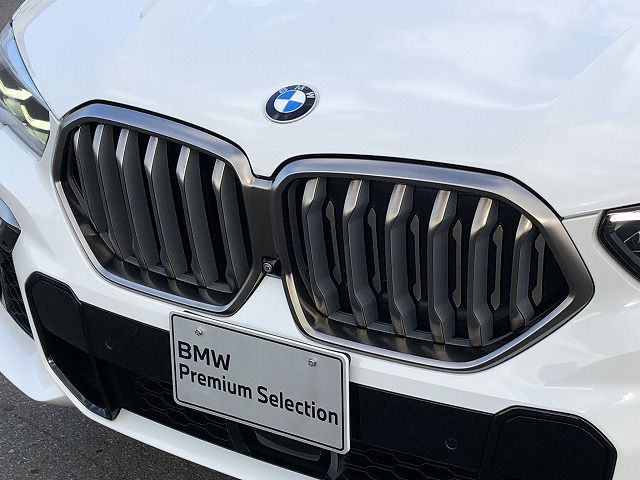 X* M50i RHD