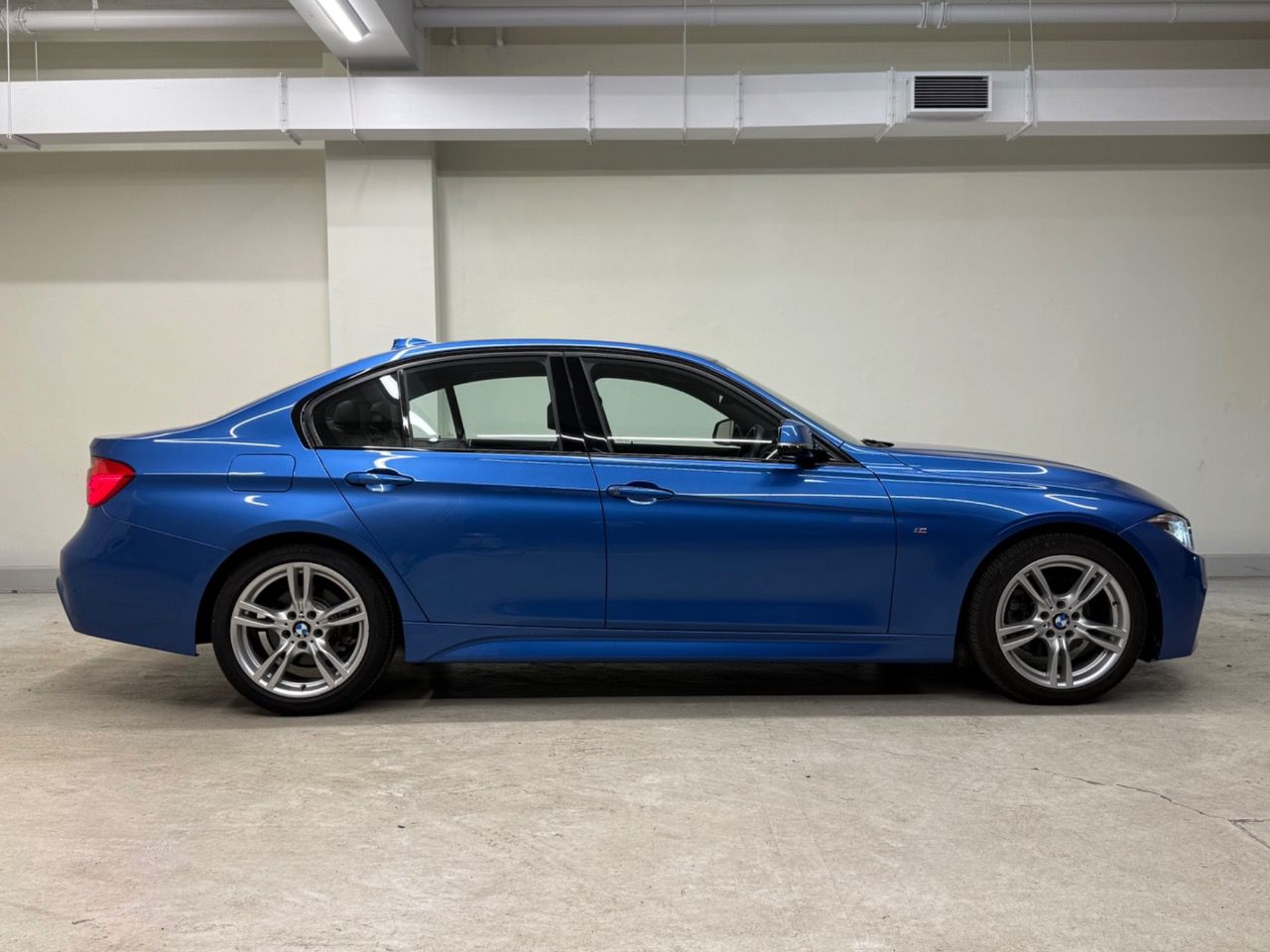 318I SEDAN RHD