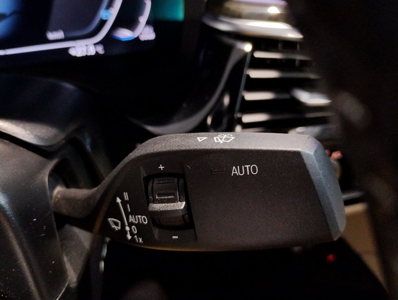 520d xDrive Sedan RHD