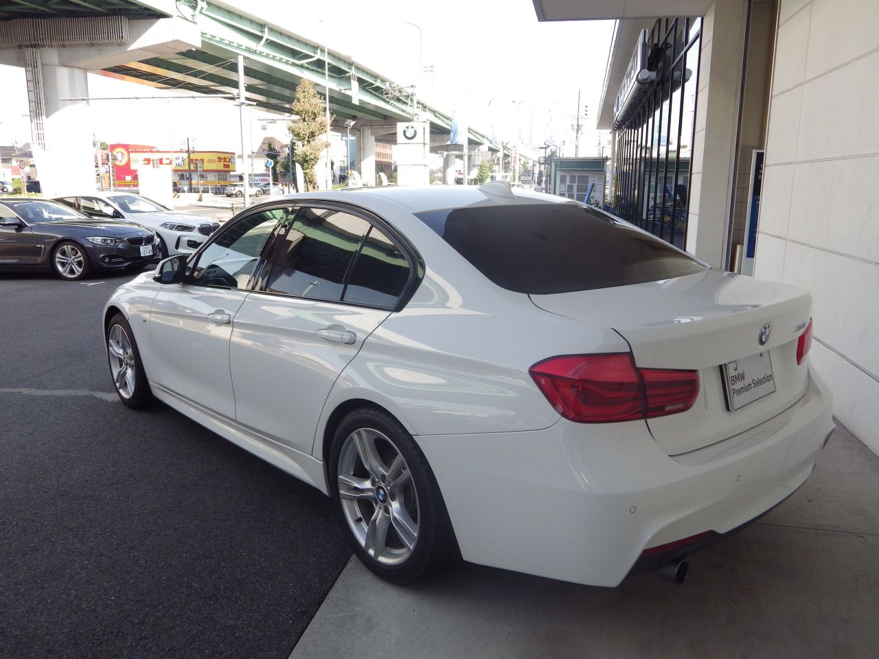 318I SEDAN RHD