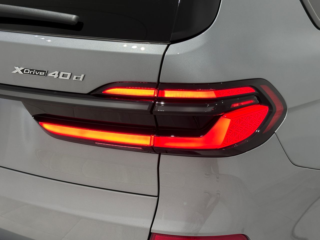 X7 xDrive40d RHD US