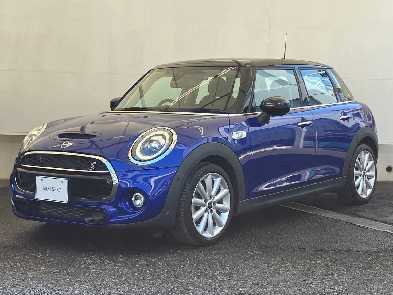 MINI COOPER S 5 DOOR.