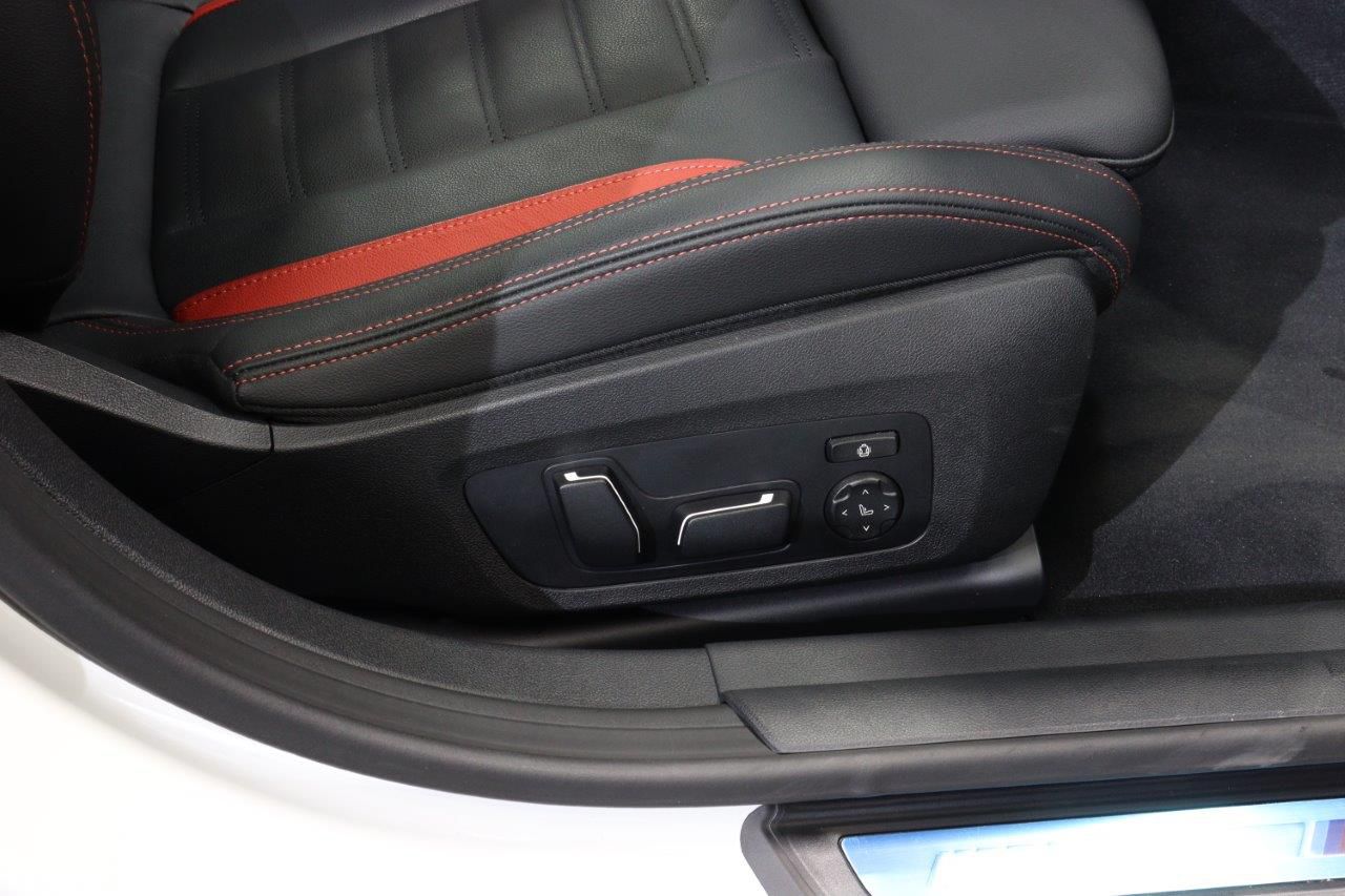 G** ***i G*** C**** ***