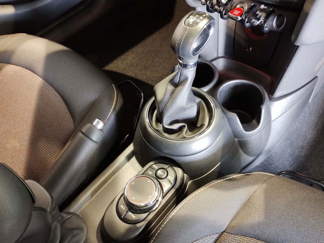 F55 COOPER D (AT)