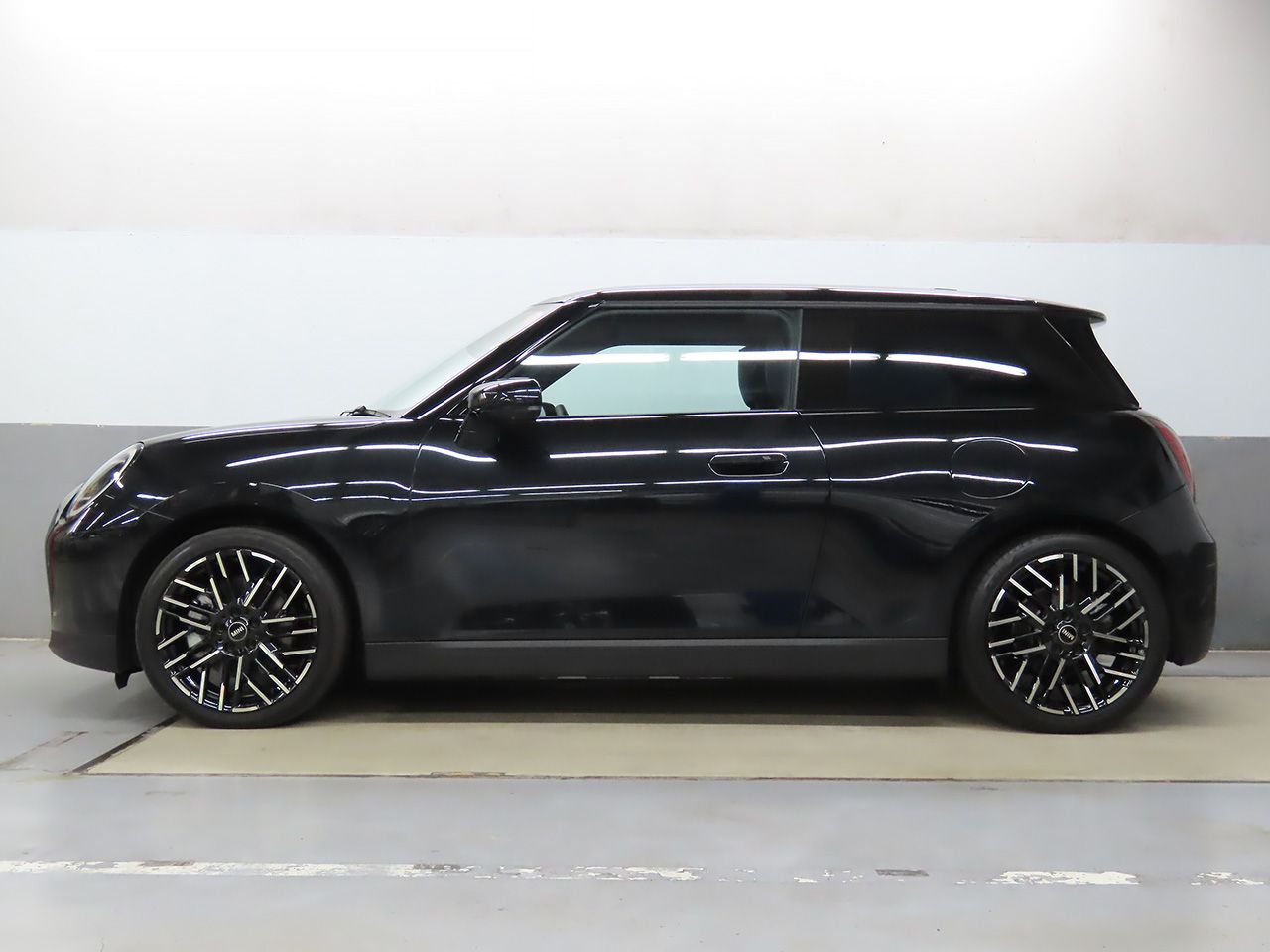 J01 MINI Cooper SE