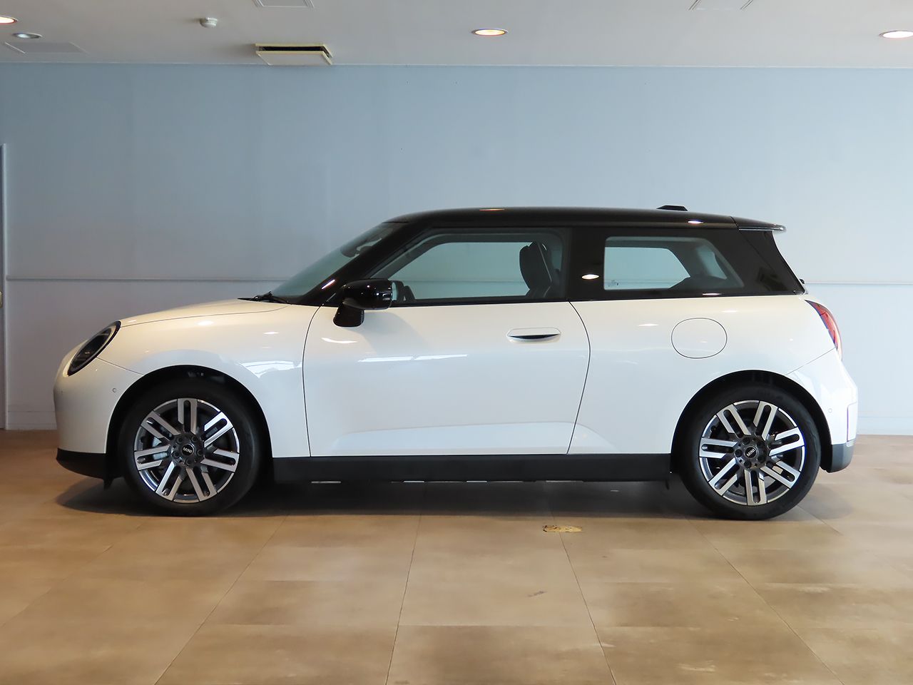 J01 MINI Cooper SE