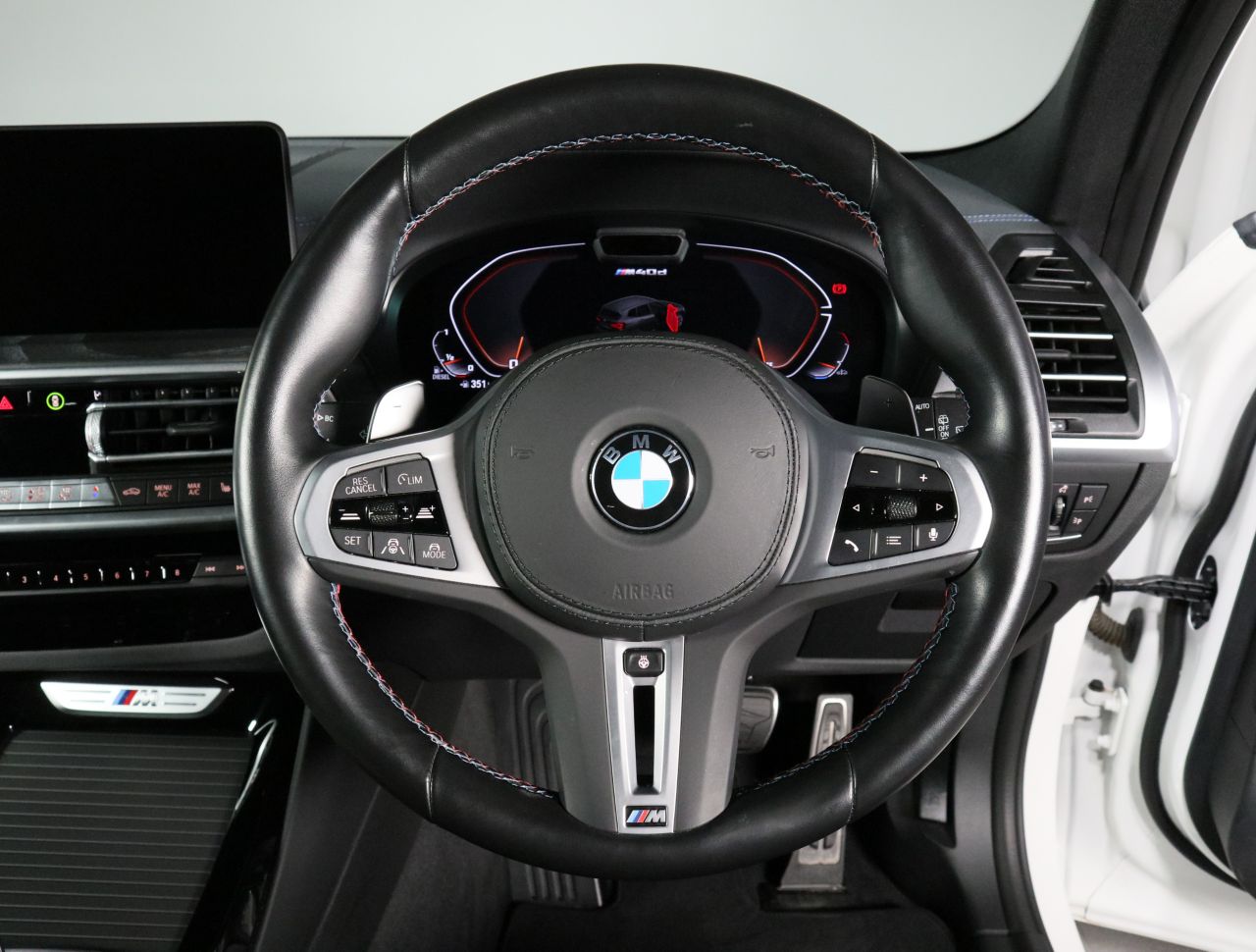 G01 X3 M40d RHD LCI ZA