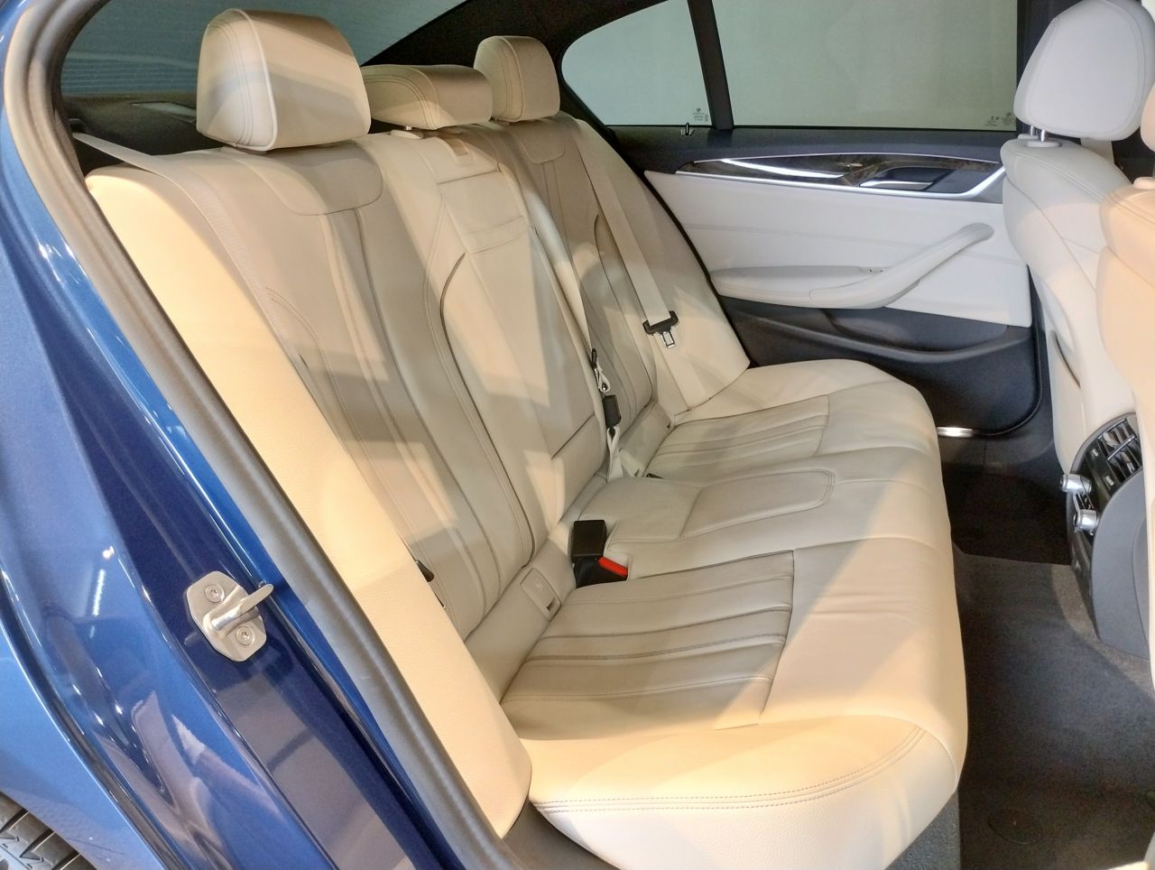 520d xDrive Sedan RHD