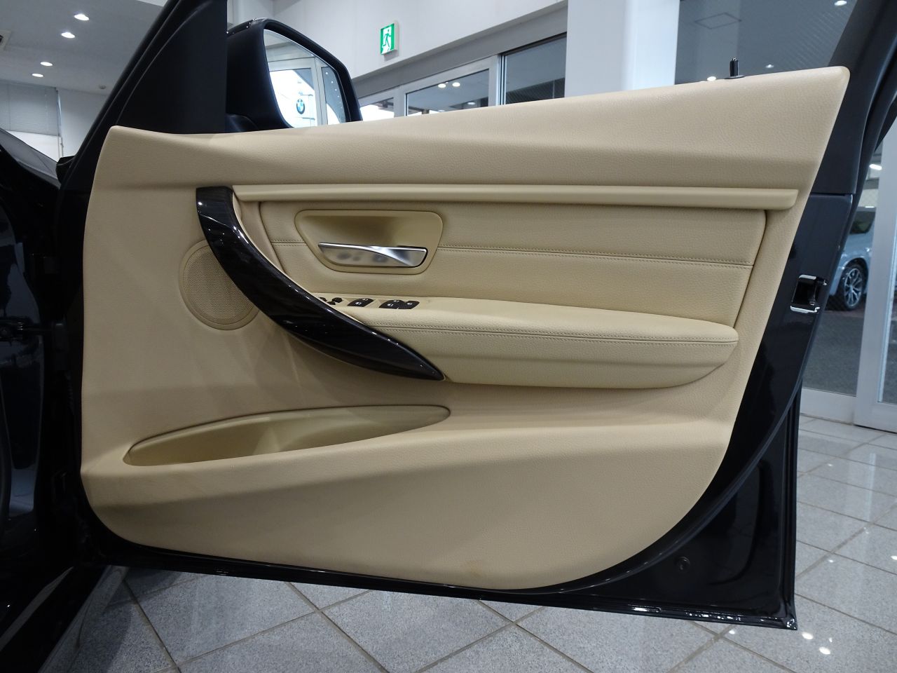 320I XDRIVE TOURING RHD