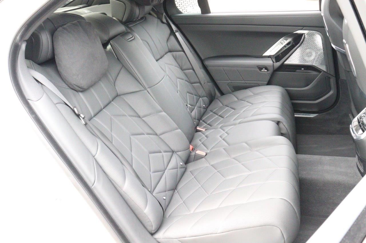 i7 xDrive60 Sedan RHD
