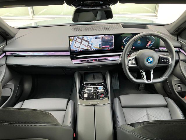 BMW i5 eDrive40 Sedan RHD
