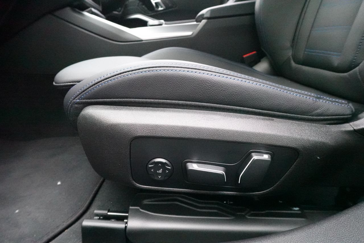 320d xDrive Berline RHD