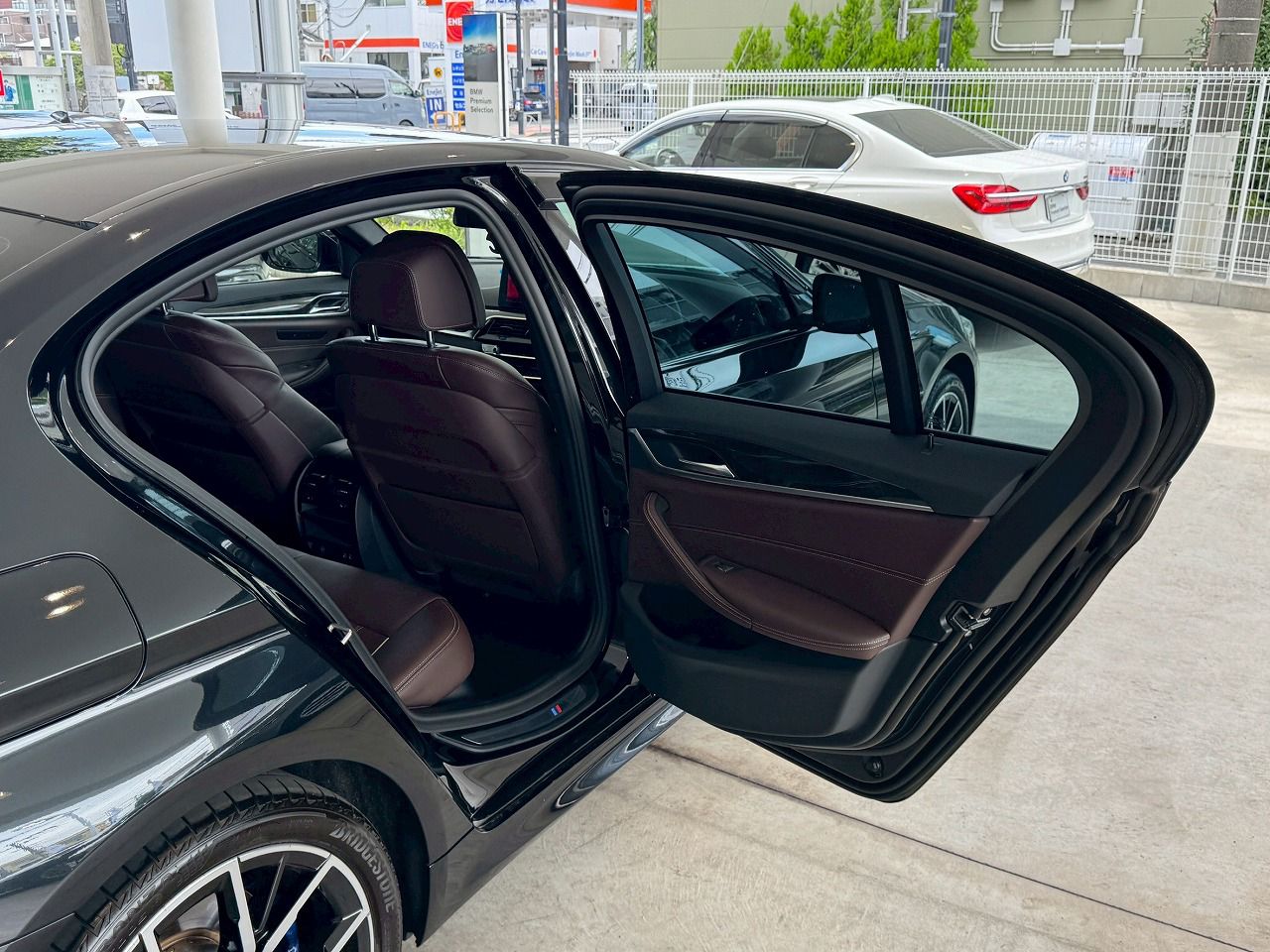 530e Sedan RHD