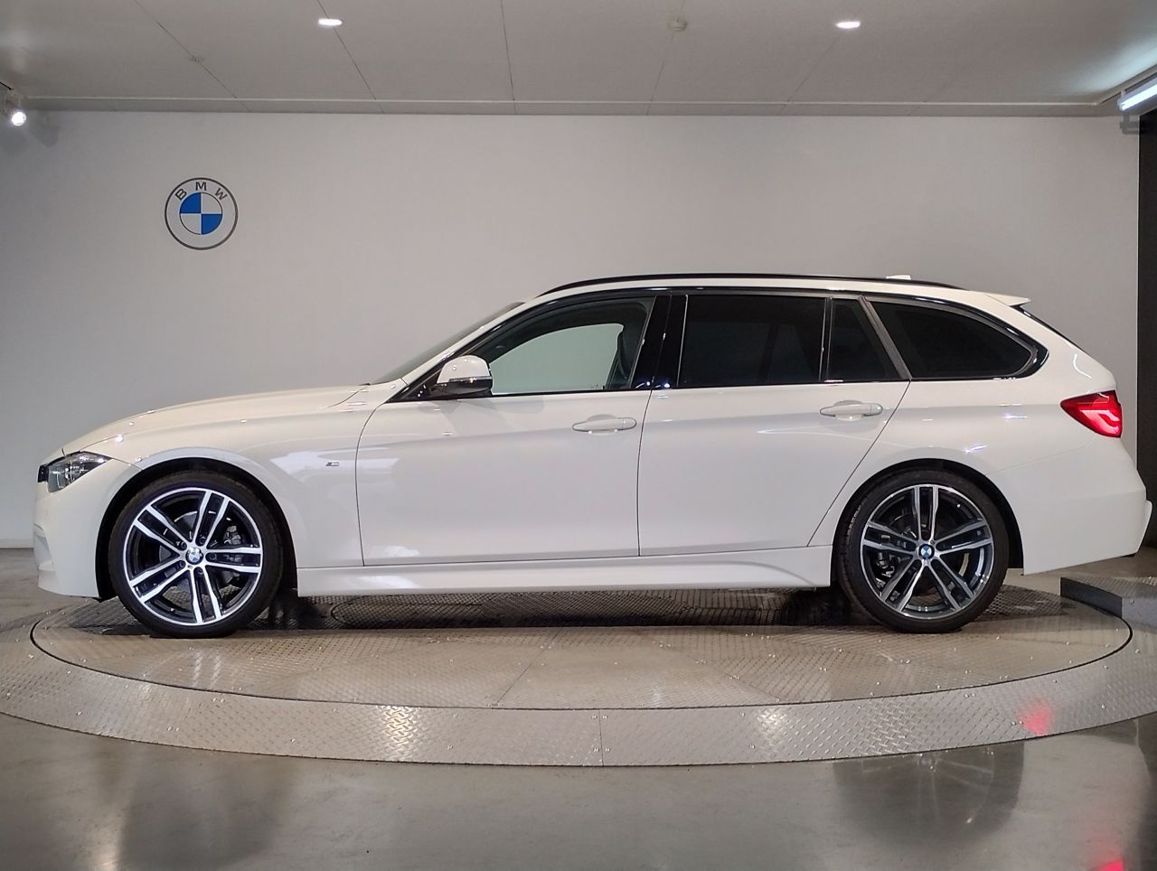 320I TOURING RHD
