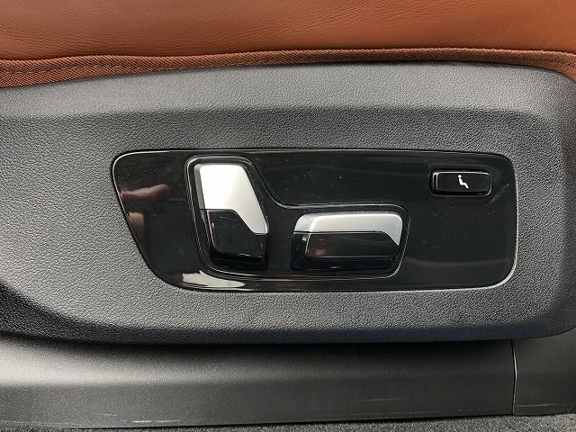 X7 xDrive40d RHD US
