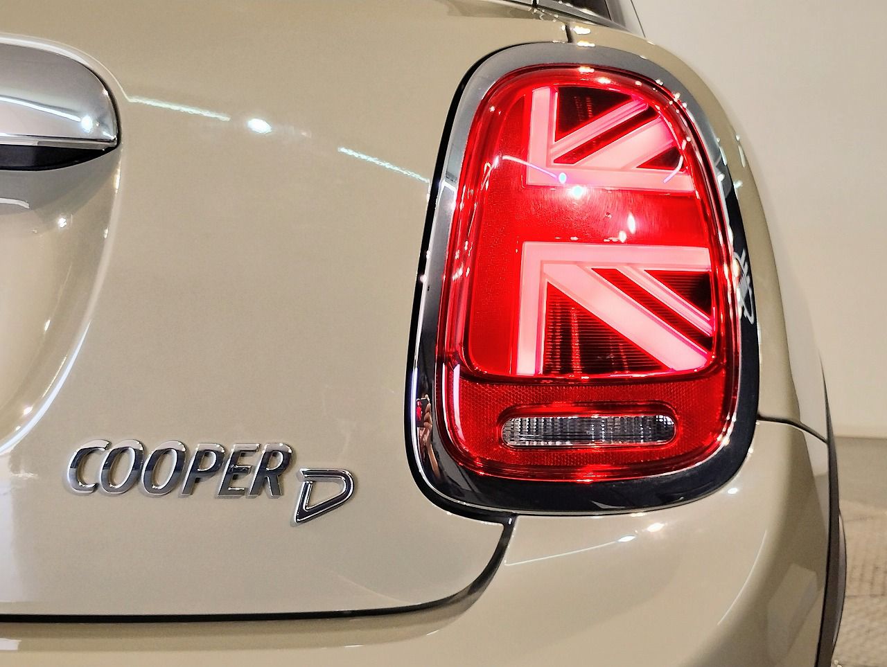 F55 COOPER D (AT)