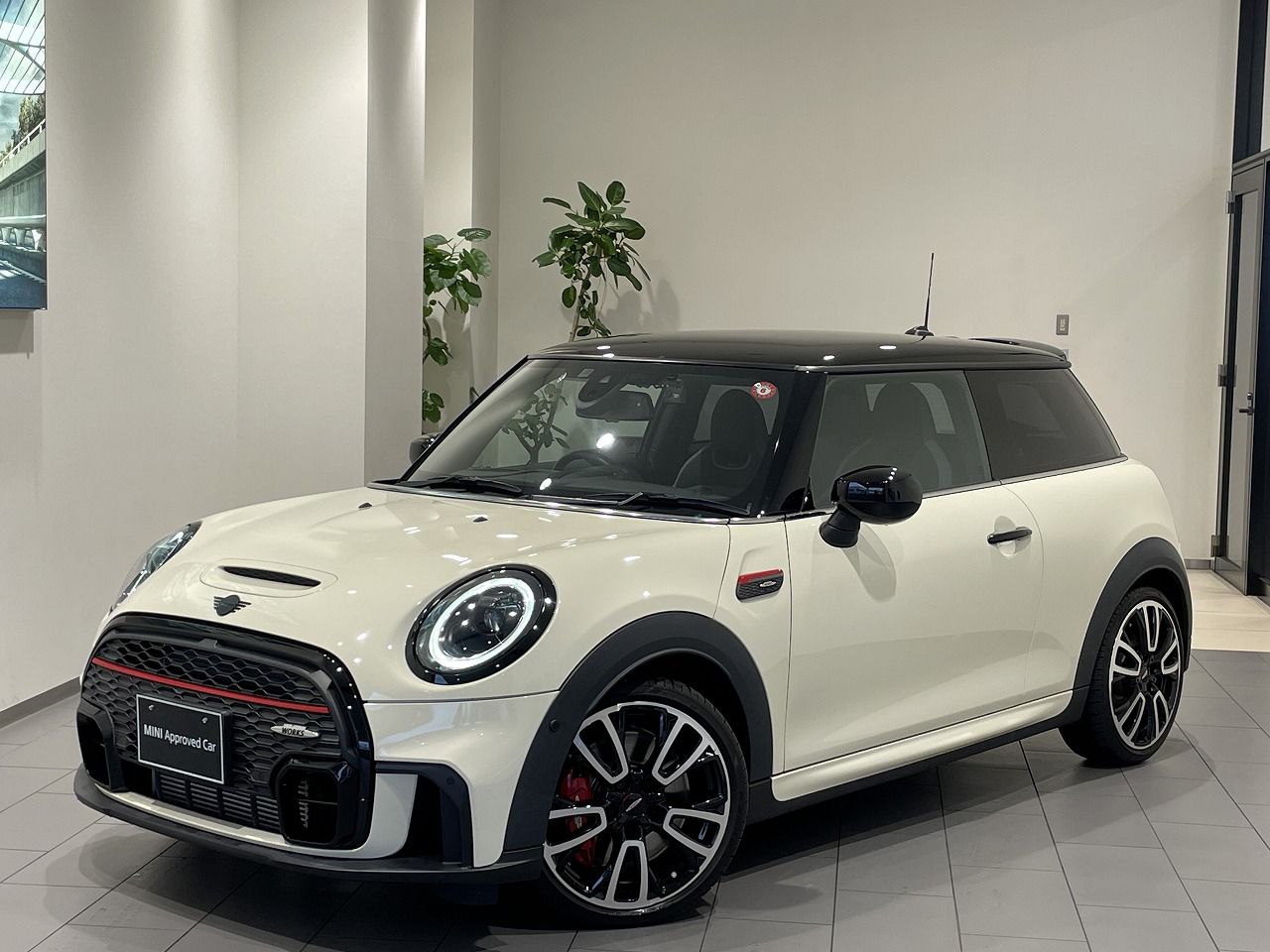 THE NEW MINI JOHN COOPER WORKS.