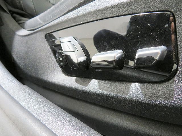 530e Sedan RHD