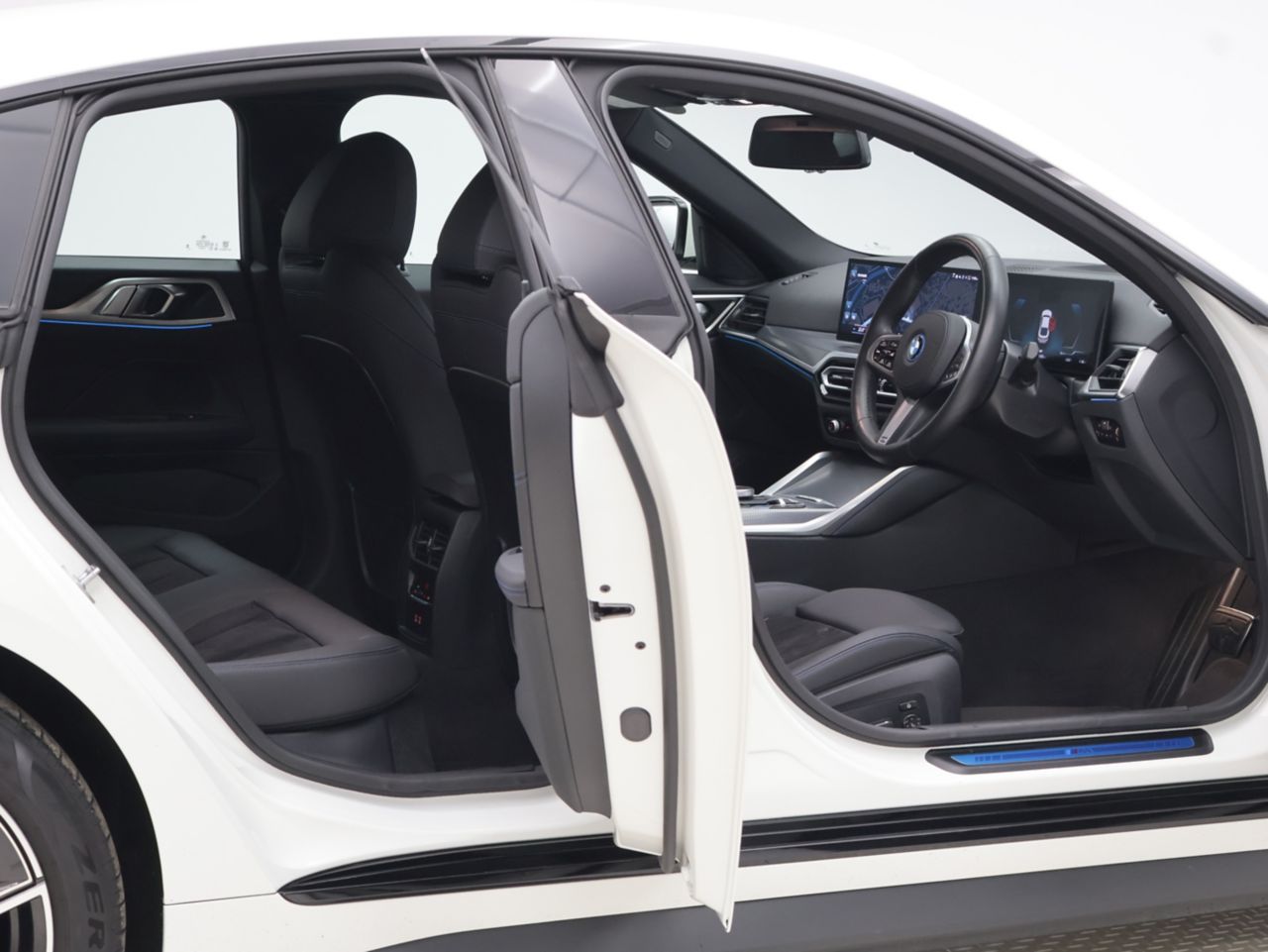 G26 i4 eDrive40 RHD
