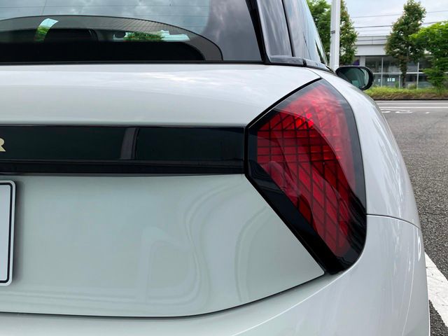 J01 MINI Cooper E