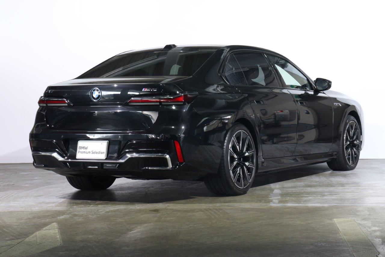 BMW i7 M70 xDrive Sedan RHD