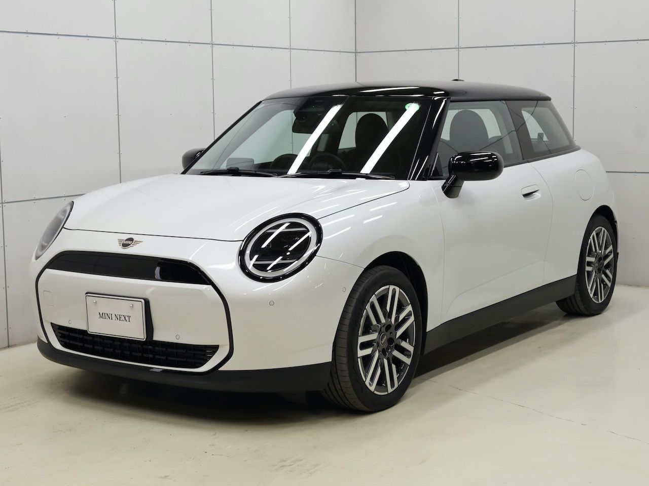 J01 MINI Cooper E