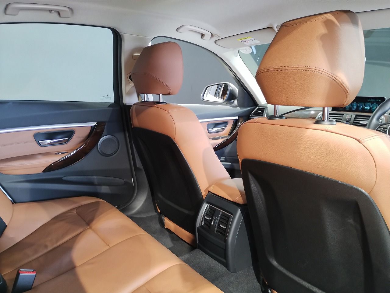320D SEDAN RHD