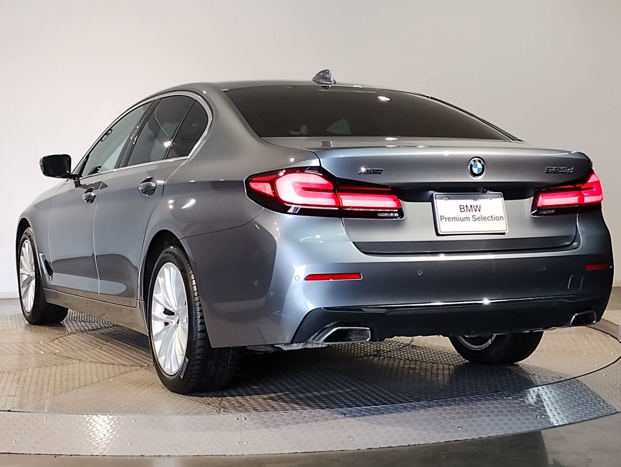 520d xDrive Sedan RHD