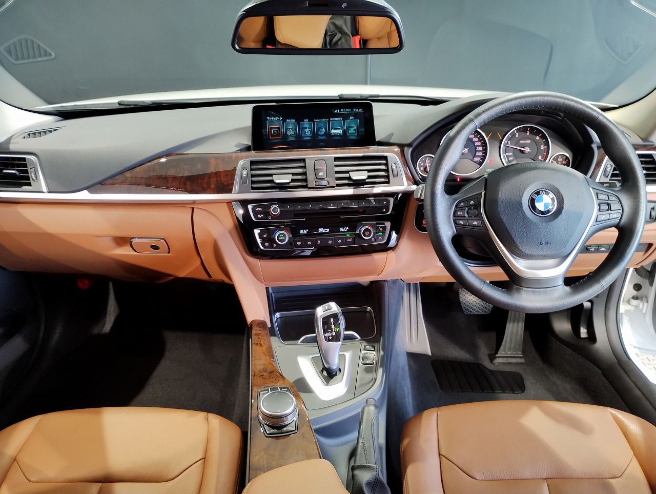320D SEDAN RHD