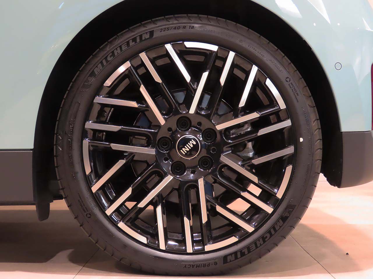 J01 MINI Cooper SE