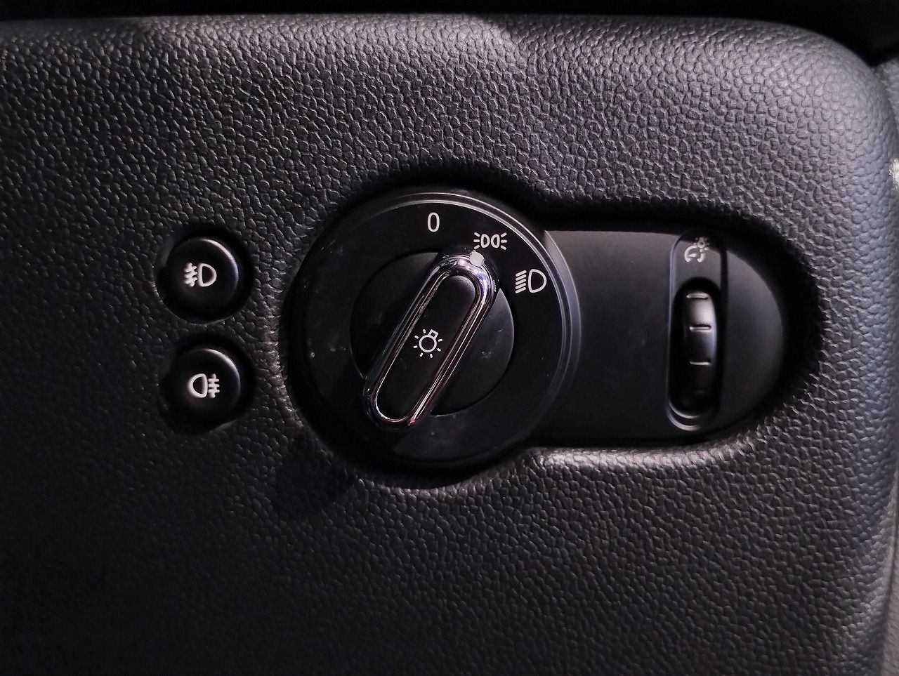 F55 COOPER S D(AT)