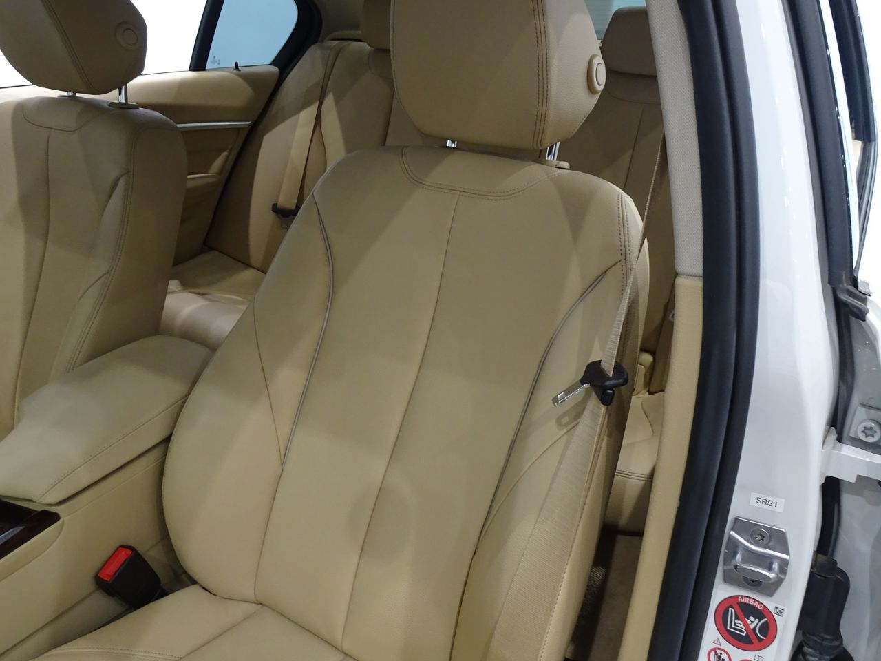 320D SEDAN RHD
