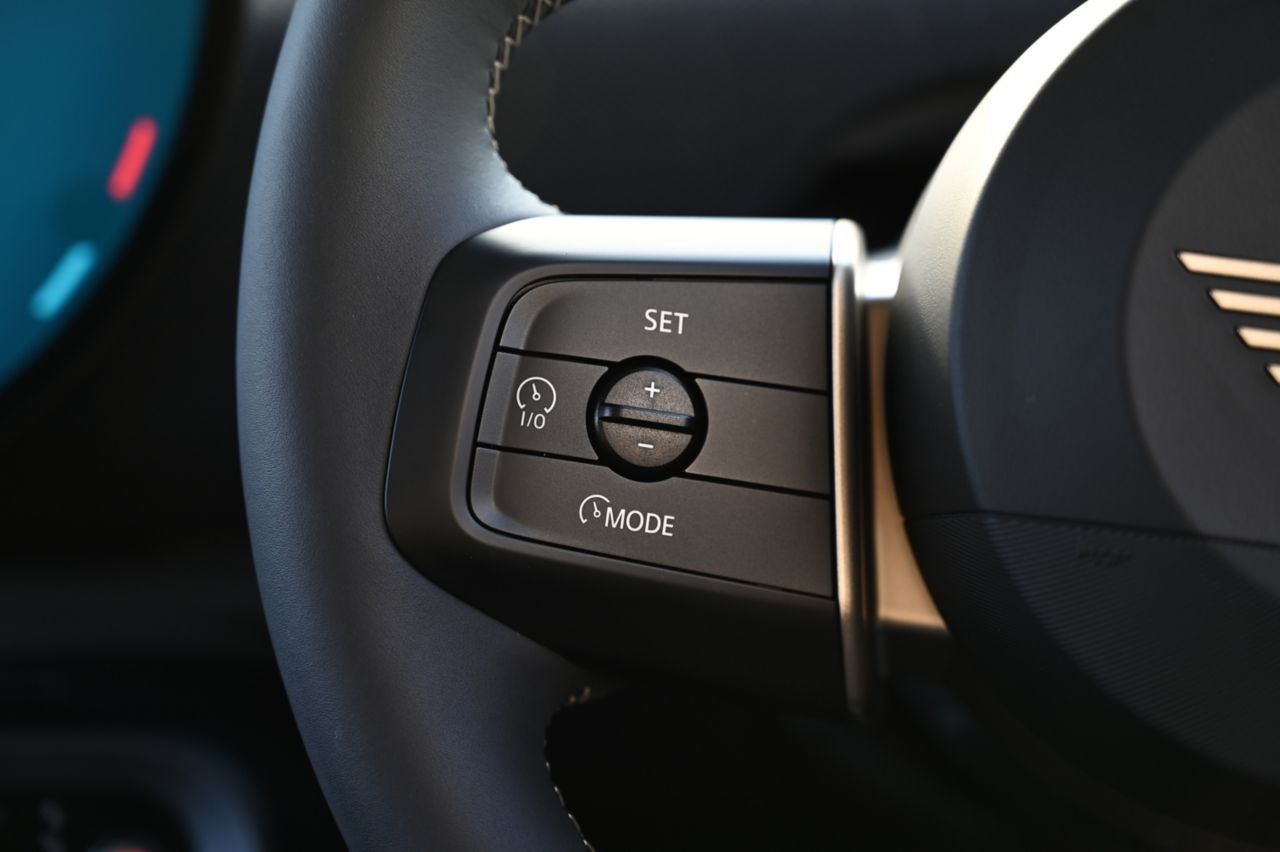 J01 MINI Cooper E