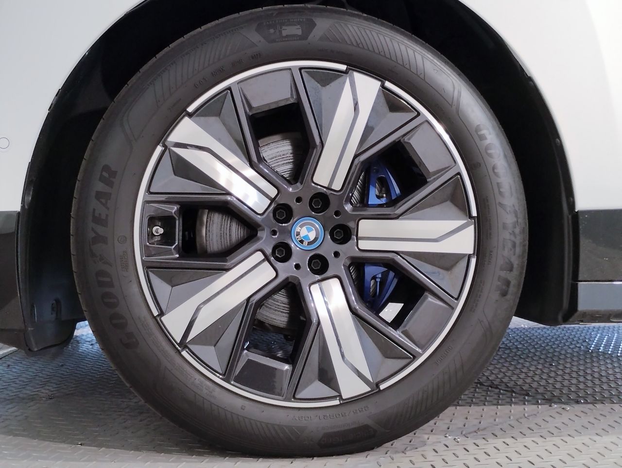 i20 iX xDrive40